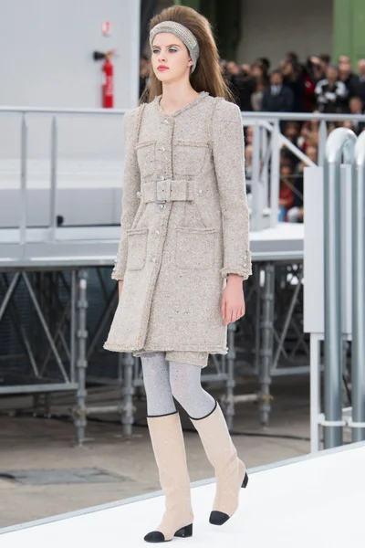 Look 32